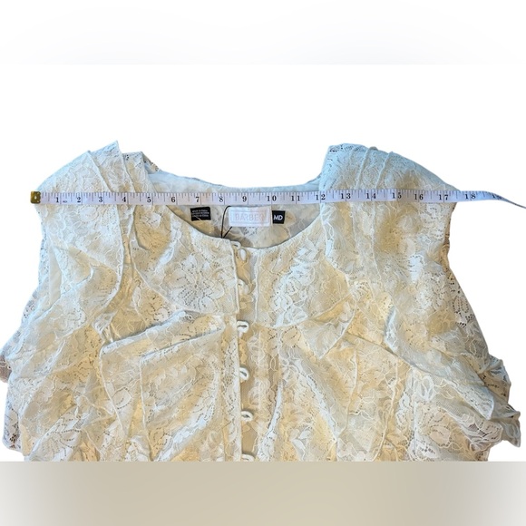 NWT BARBER BABE ON BOARD  Elegant Cream Lace Ruffle Top Size Medium - Picture 12 of 14
